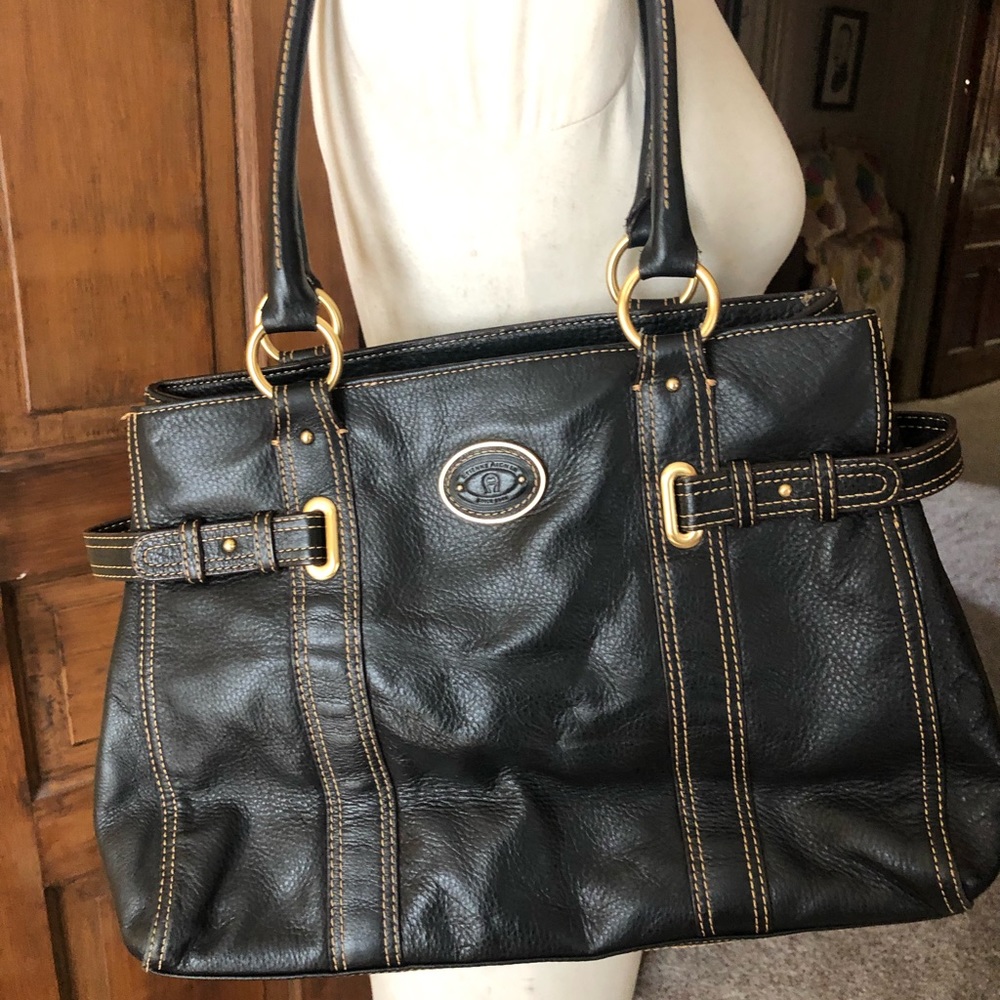 Black leather Etienne Aigner shoulder bag